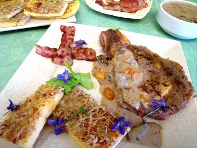 Entrecôtes croustillantes et sa sauce aux cacahuètes