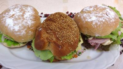 Burger au jambon, champignons et beurre d'ail