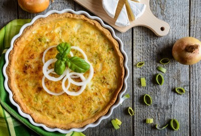 Tarte à la tapenade, au chèvre et aux poireaux