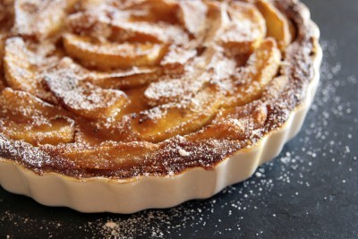 Tarte aux pommes, spéculoos et noisettes