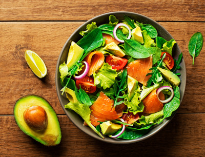 Salade au saumon et avocat