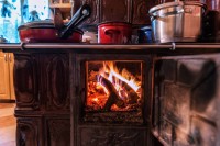 Des bons petits plats sur une cuisinière à bois !