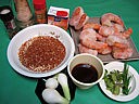 Ingrédients pour la recette : Crevettes au curry et quinoa