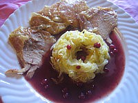 Image : recette Cuisse de dinde au chou et à la sauce aux airelles