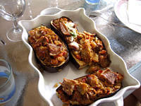 Image : Aubergines farcies et sa sauce au yaourt