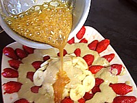 Image : Fraises et mangue au caramel