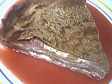 Image : Gâteau de crêpes aux framboises et à la mangue