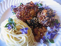 Image : Agneau aux violettes et aux graines de sésame