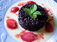 Image : Riz noir aux fraises et crème à la noix de coco