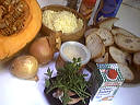 Ingrédients pour la recette : Soupe de potiron au pain