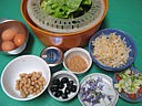 Ingrédients pour la recette : Violettes et primevères en salade