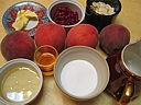 Ingrédients pour la recette : Pêches glacées aux airelles