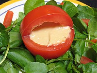 Image : Tomates farcies et sauce aux haricots secs