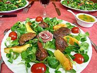Image : Salade de mâche aux foies de volaille et aux pommes