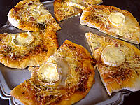 aneth  : Mini-pizzas à la tomate et au chèvre