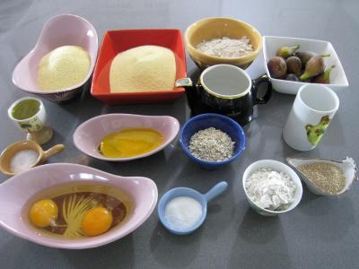 Ingrédients pour la recette : Pain semoule aux figues fraîches