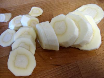 Chapon aux pommes et légumes avec sauce au champagne et armagnac - 4.4