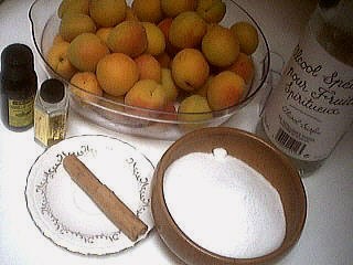 Ingrédients pour la recette : Abricots à l'eau de vie