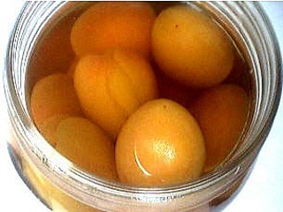 Image : Abricots à l'eau de vie