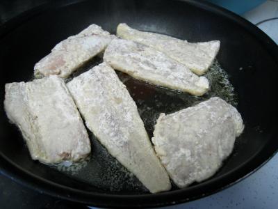 http://recette.supertoinette.com/69767/thumb/500/500/feuilletes-de-colin-et-saint-jacques-au-chou-rouge-69767.jpg