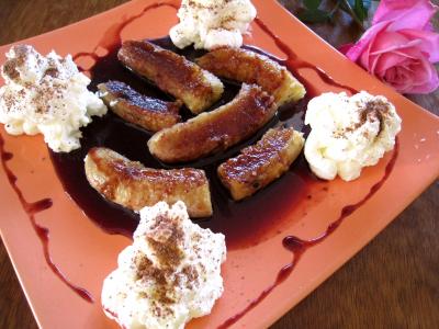 Image : Bananes au vin rouge et chantilly