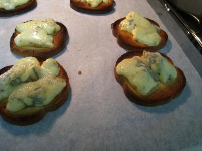 Canapés au bleu de Bavière et aux poires - 5.4