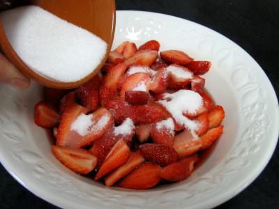 Image : Fraises au vin rosé