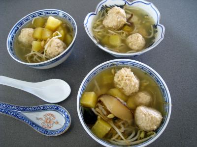 Cuisine diététique : Potage chinois aux boulettes de poulet