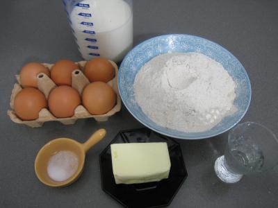 Ingrédients pour la recette : Pâte à crêpes de blé noir façon bretonne
