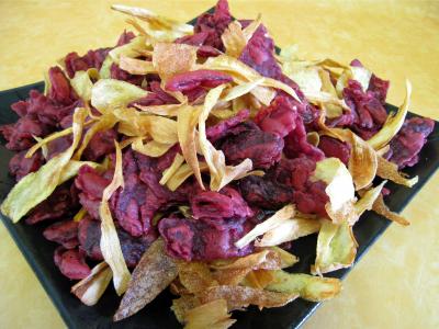 Image : Chips pommes de terre, panais et betteraves rouges