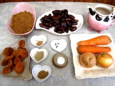 Ingrédients pour la recette : Chutney aux dattes et aux carottes