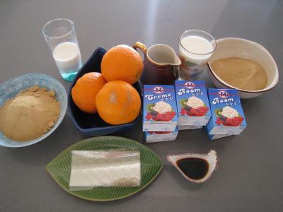 Ingrédients pour la recette : Panna cotta vanille et sauce caramel à l'orange