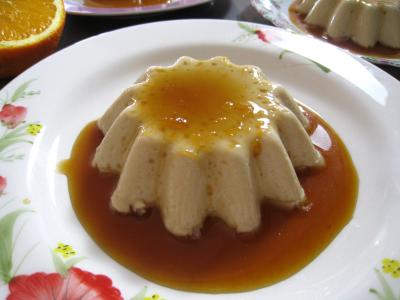 Image : Panna cotta vanille et sauce caramel à l'orange