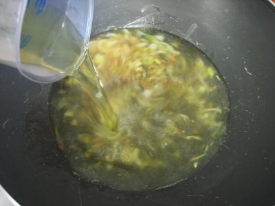 Crème d'asperges aux gésiers confits et magret à la landaise - 6.3