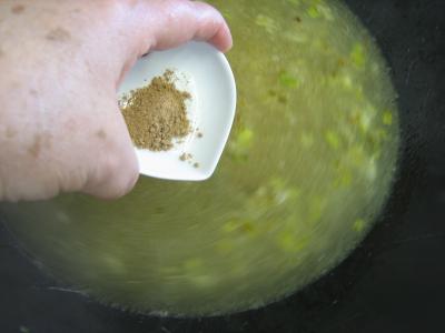 Crème d'asperges aux gésiers confits et magret à la landaise - 7.2