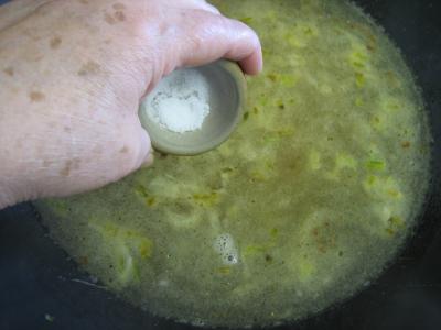 Crème d'asperges aux gésiers confits et magret à la landaise - 7.3