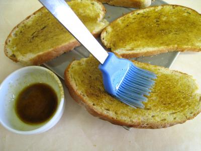 Image : Croûtes à la mozzarella et aux oignons