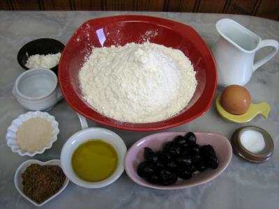 Ingrédients pour la recette : Fougasse aux olives