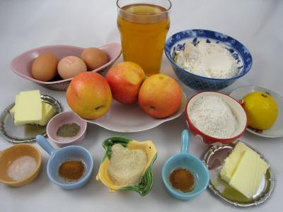 Ingrédients pour la recette : Crêpes aux pommes à la bretonne