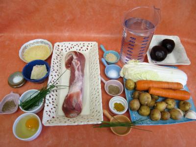 Ingrédients pour la recette : Potage chou chinois et sa boulette de porc