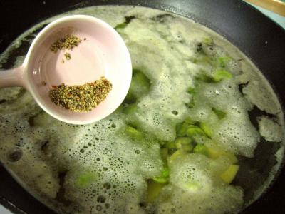 Soupe de filets de poulet aux fèves - 4.3