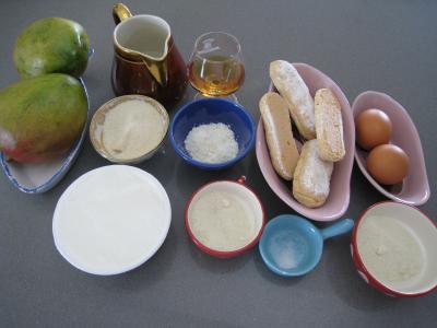 Ingrédients pour la recette : Mascarpone à la noix de coco et mangue