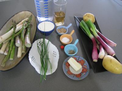 Ingrédients pour la recette : Crème d'ognasses et d'asperges façon landaise