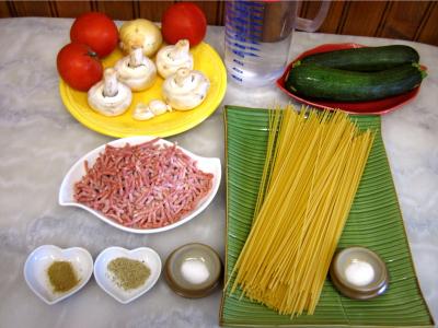 Ingrédients pour la recette : Spaghettis aux courgettes