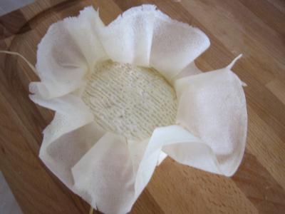 Image : Camembert farci à la confiture de cerises