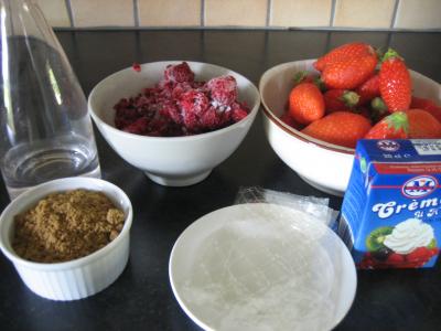 Ingrédients pour la recette : Terrine de fraises et framboises