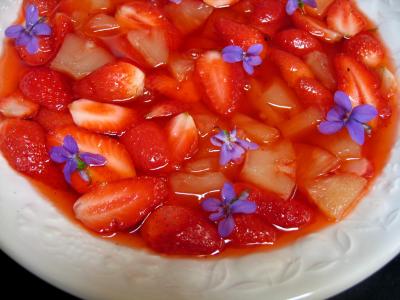 Image : Soupe de violettes à l'ananas et aux fraises