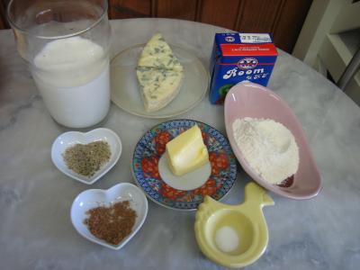 Ingrédients pour la recette : Sauce béchamel à la fourme d'Ambert au parfum d'Auvergne