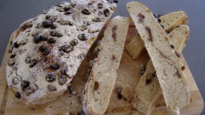 Image : Pain de Gallu aux noix, raisins secs et dattes