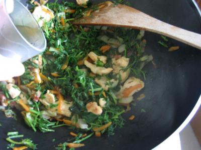 Blancs de poulet aux fanes de carottes - 8.2